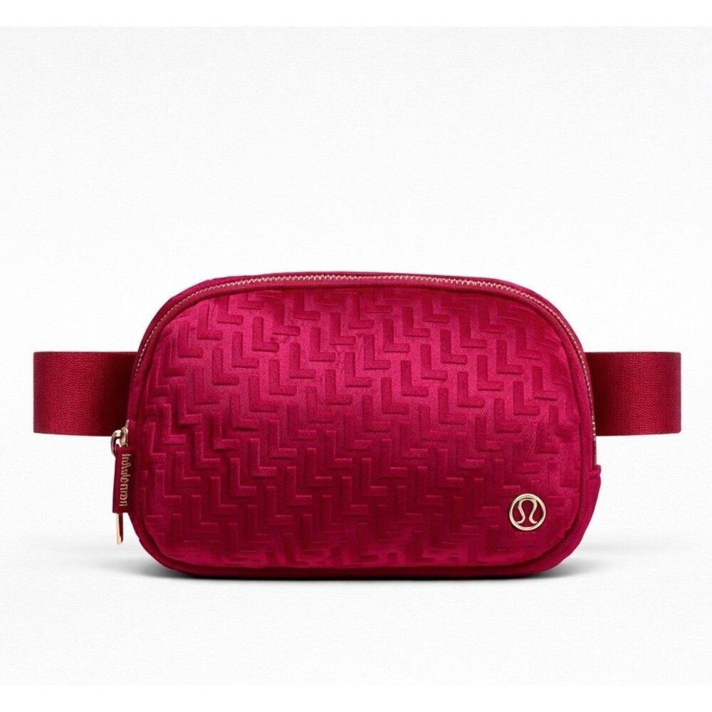 lululemon Everywhere Belt Bag